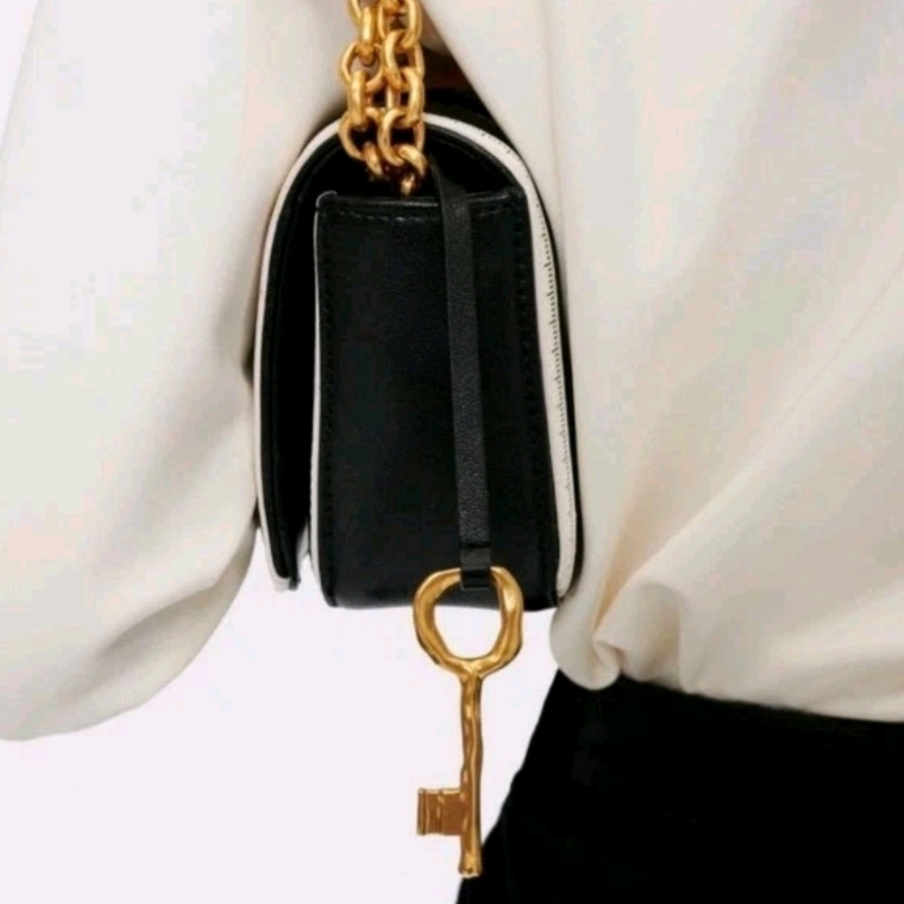 NWT Schiaparelli Black&White Tape Measure motiff Clutch/bag  With Key Charm - Picture 8 of 12